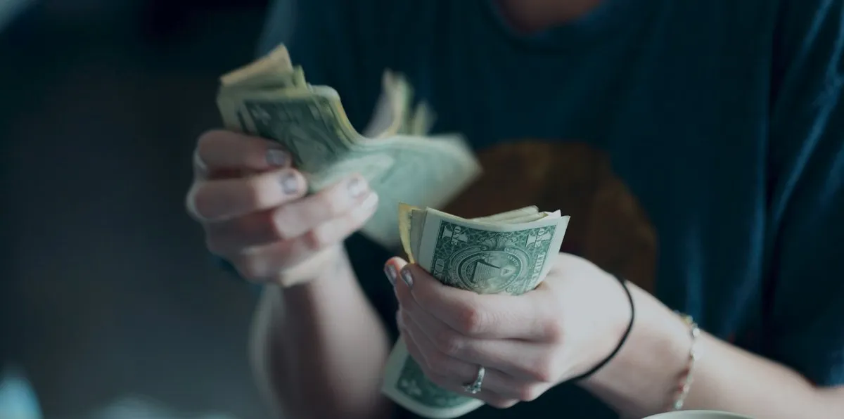 novac u rukama